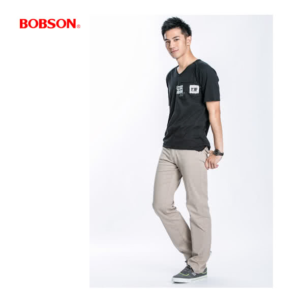 【BOBSON】男款V領印圖短袖上衣(黑88)