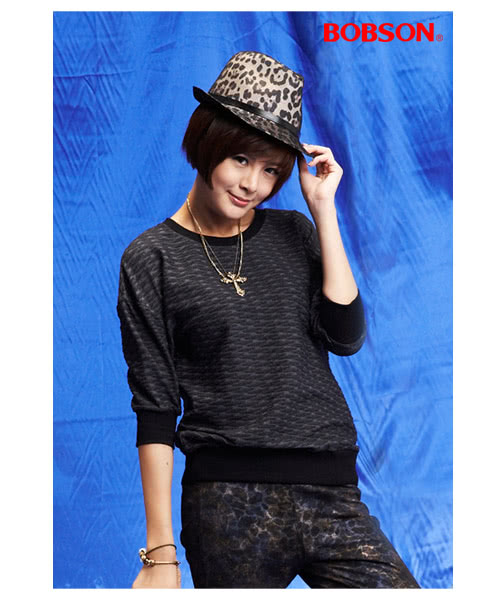 【BOBSON】女款緹織布5分袖上衣(黑33094-88)