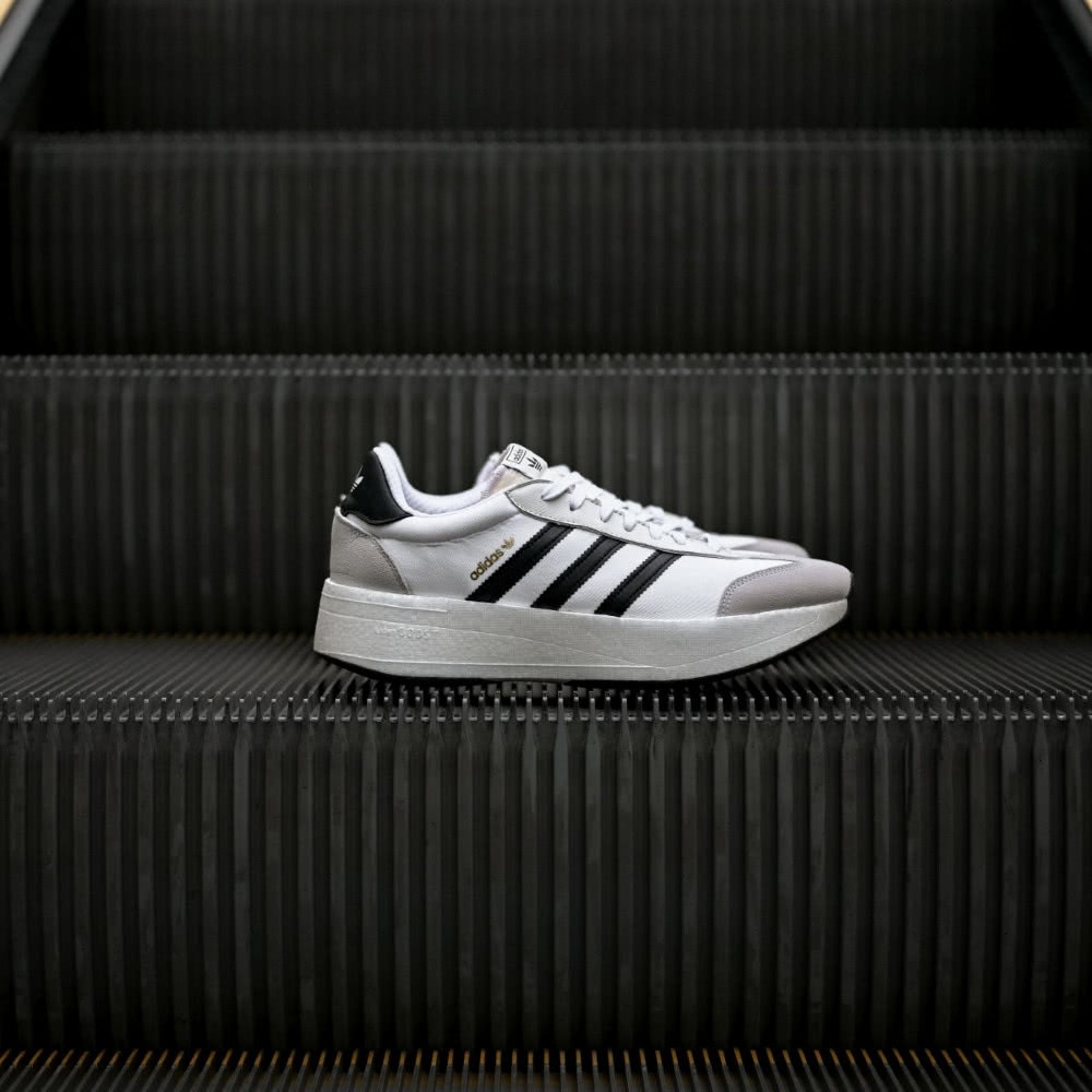 adidas 愛迪達 運動鞋 慢跑鞋 休閒鞋 女鞋 男鞋 C adidas 愛迪達 運動鞋 慢跑鞋 休閒鞋 女鞋 男鞋 C