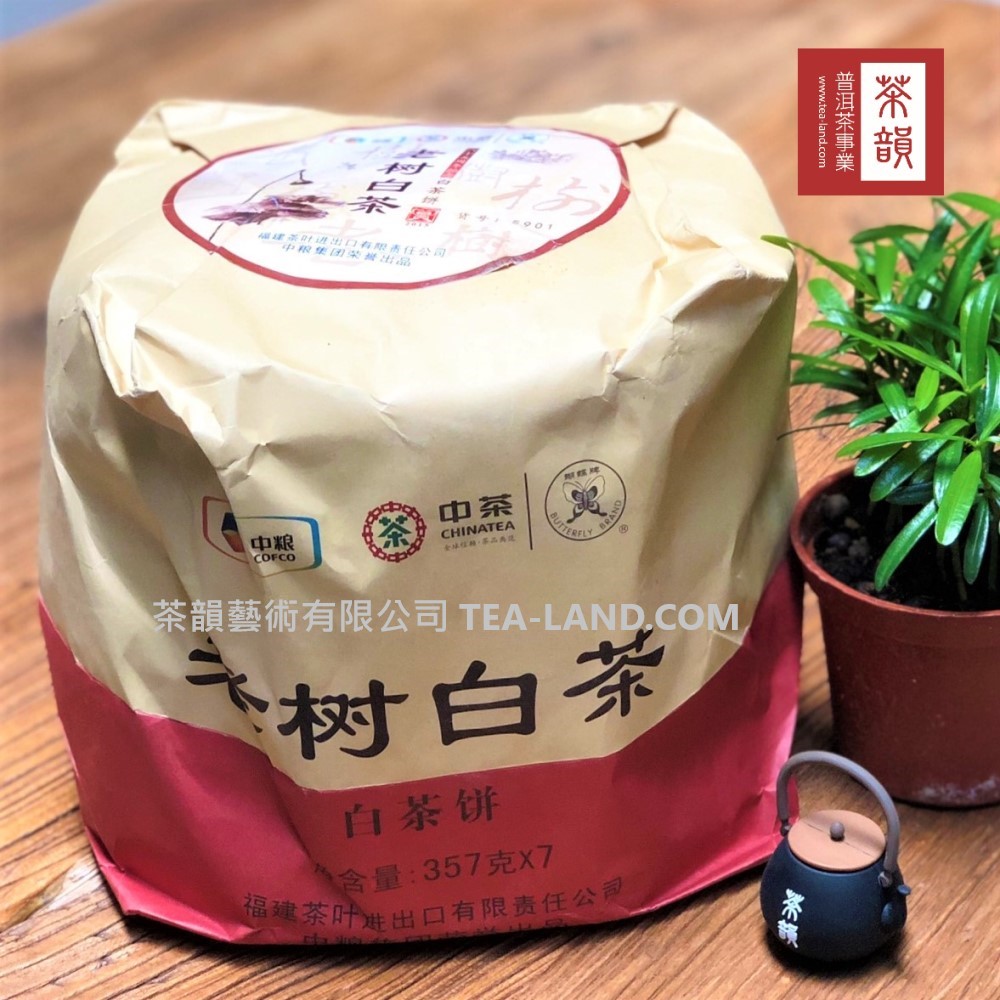 福建叶进出口有限责任公司集团荣誉出品茶CHINATEA中粮COFCOBRANwww.tea-land.com茶韻藝術有限公司 TEA-LAND.COM树白茶白茶饼净含量:357克福建茶叶进出口有限责任公司