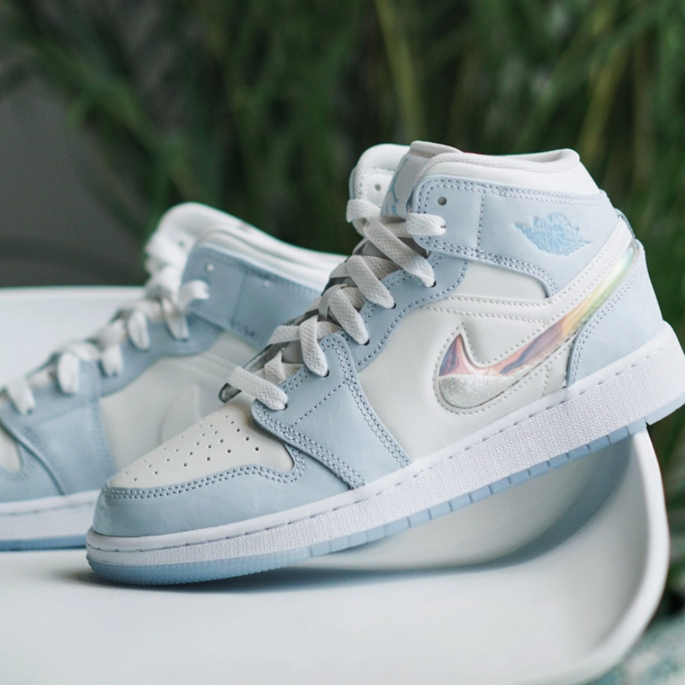 NIKE 耐吉 Air Jordan 1 Mid Glitt