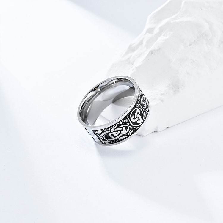 Jpqueen 永恆三角結民族寬版中性鈦鋼戒指(2色戒圍可選