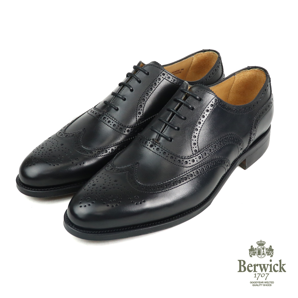 Berwick 西班牙手工翼紋雕花牛津鞋 黑色(B5215-