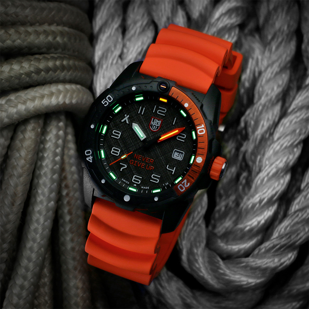 LUMINOX 雷明時 Bear Grylls Surviv