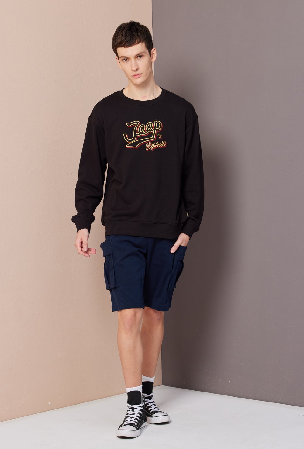 JEEP 男裝 復古感跳色LOGO刺繡大學T(黑色) 推薦
