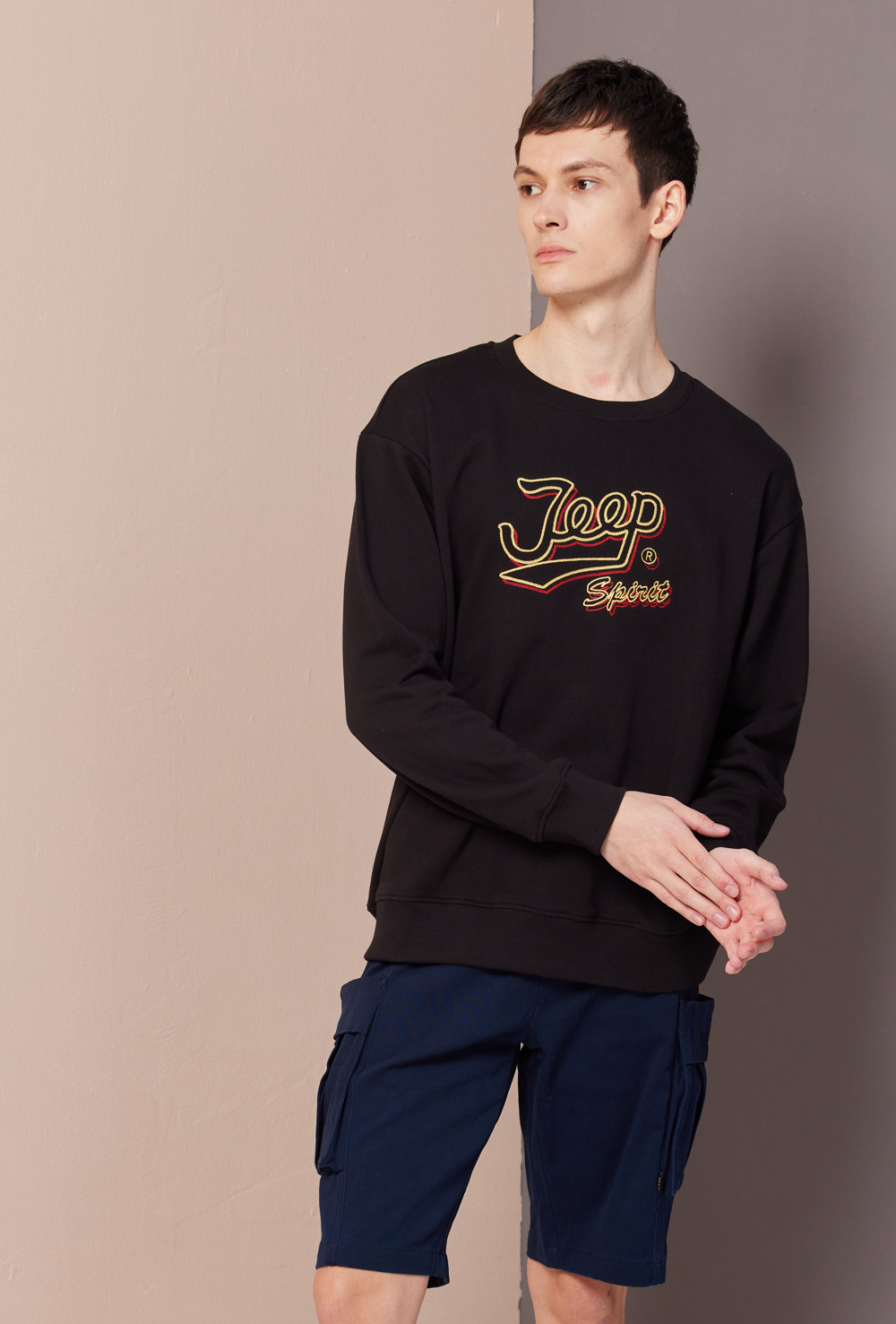 JEEP 男裝 復古感跳色LOGO刺繡大學T(黑色) 推薦