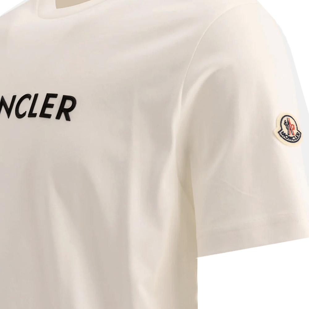 MONCLER 秋冬新款 男款 胸前立體英文名&左臂品牌LO MONCLER 秋冬新款 男款 胸前立體英文名&左臂品牌LO