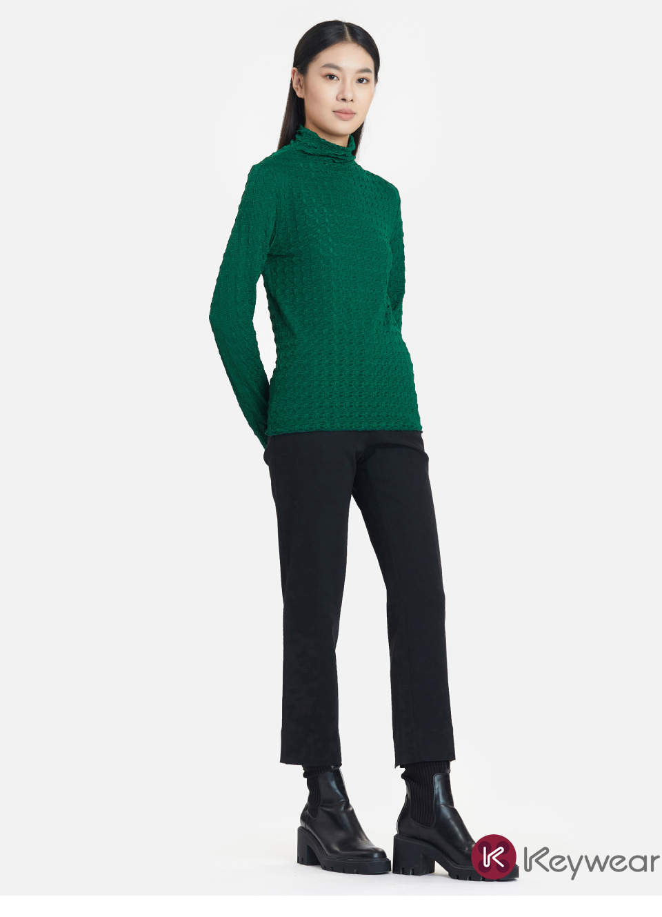 KeyWear 奇威名品 立體壓紋親膚高領上衣(共2色)折扣