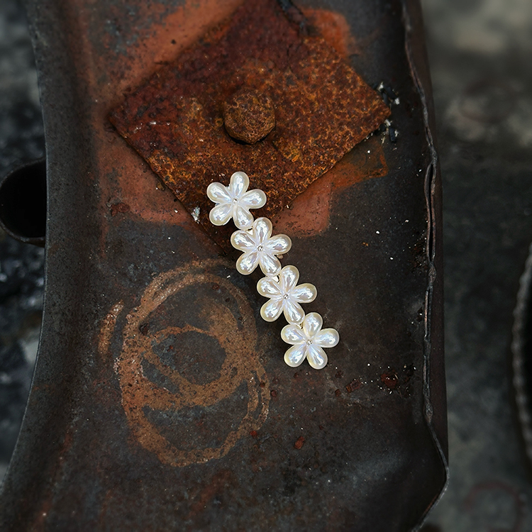 MOON MOON ACC. ｜彈簧夾｜迷失 • 炫彩珍珠小