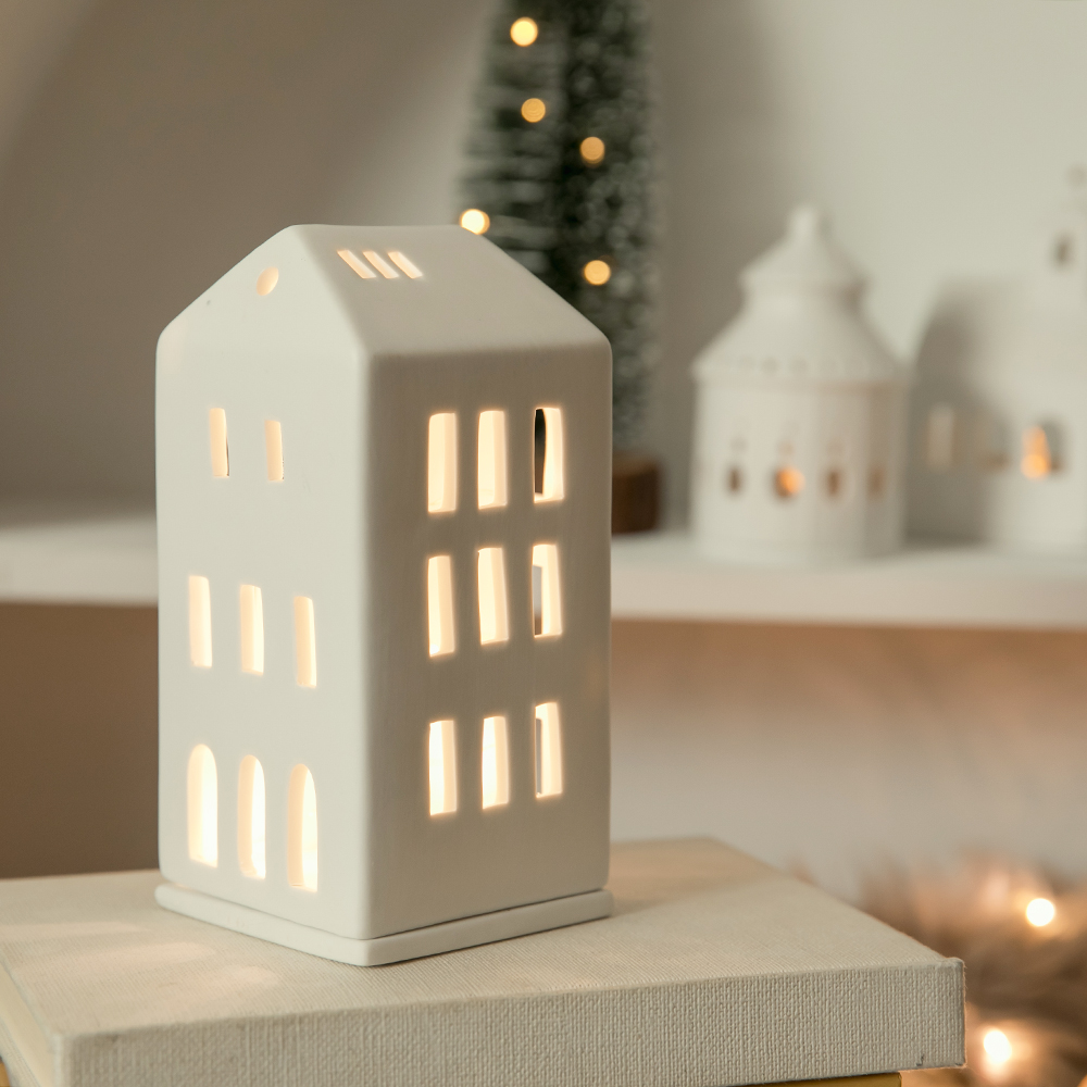 YU Living 信歐傢居 日本進口 聖誕白瓷房屋燭台 高