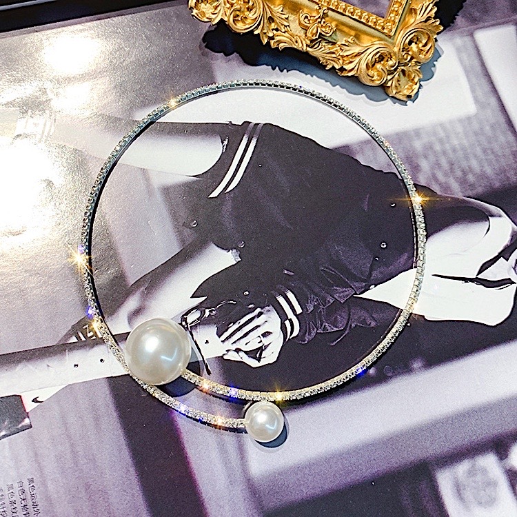 黑色运动外 白色无袖书 黑色条纹 