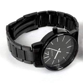 (玖飾時尚)E153厚實獨特側邊鏤空設計手錶~單支價格