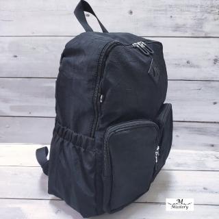【Misstery】後背包防潑水休閒雙口袋後背包-黑(進口防潑水面料-樹紋)