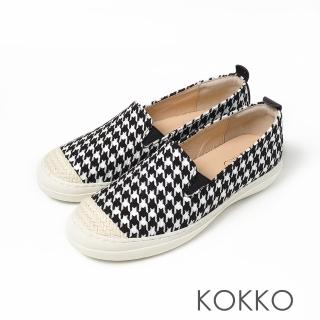【KOKKO 集團】極度彈力寬版平底草編休閒鞋(千鳥紋)