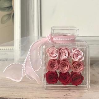 【OSTARA FLORIST 奧斯塔拉花藝】漸層永生玫瑰花香水瓶-紅色系(永生花、節日、七夕、情人節、花禮、發光)