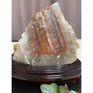 【Cocozy世界水晶原礦】骨幹紅方解(招財納福)