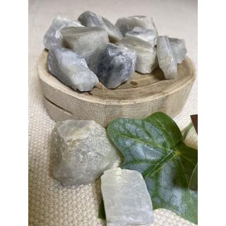 【Cocozy世界水晶原礦】白月光原礦碎石(藍光)