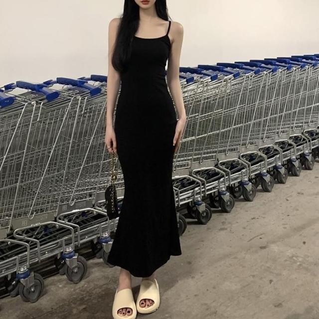 【D.studio】韓版氣質露背長版吊帶連衣裙(連身裙 洋裝 套裝 女裝 裙裝 小可愛 背心 S251)