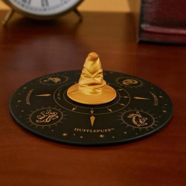 【Harry Potter 哈利波特】週邊正版授權聯名魁地奇金探子紅色矽膠杯蓋(時尚質感裝飾杯子聖誕交換生日禮物)