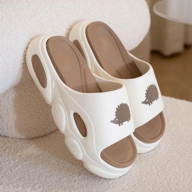 【SCANDINAVIAN FOREST 北歐小刺蝟】海豚寶寶．軟彈足弓拖鞋 男鞋 女鞋 多色 休閒鞋 透氣 輕量 彈力 柔軟