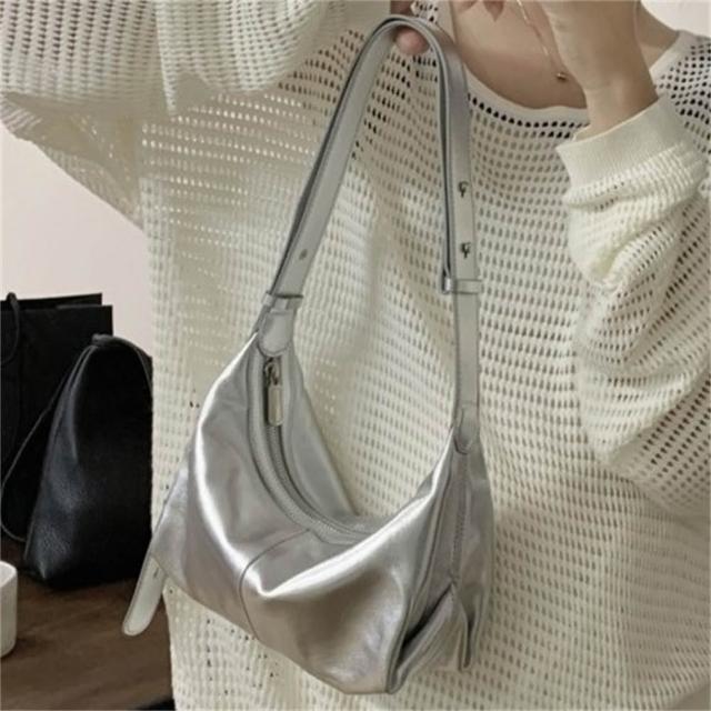 【LEEHER】羊皮包包/餃子包/斜背包/真皮包包/單肩包/腋下包/高級感/軟皮包/銀色包包/包包/