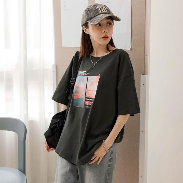 【OB 嚴選】涼感冰絲棉防曬夕陽印花長版上衣 《AB21191》 適 2L~5L