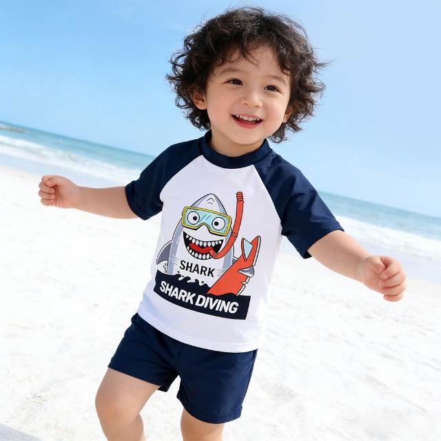 【時尚Baby】兒童泳裝男童泳衣泳褲泳帽三件組藍白色鯊魚泳裝(男童泳裝三件式含泳衣泳褲和泳帽)