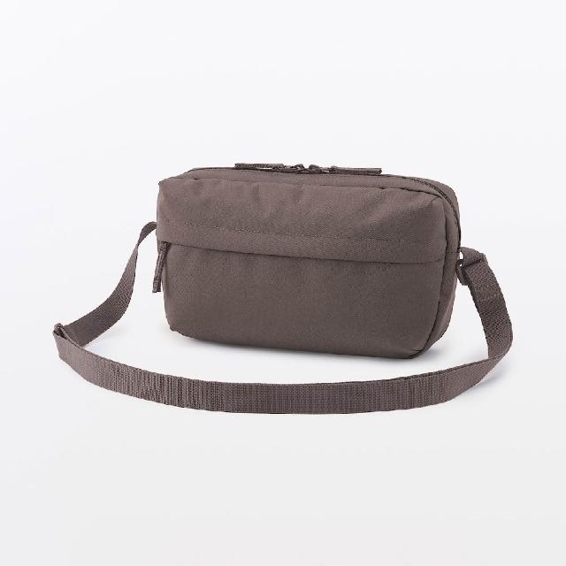 【MUJI 無印良品】撥水加工再生聚酯纖維背面附口袋肩背包(灰色/黑色/淺米/摩卡棕)